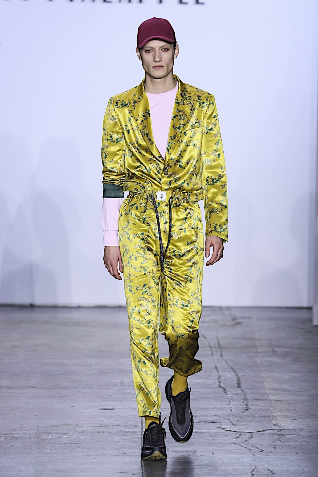 Fashion Week New York Fall/Winter 2019 look 23 from the Dirty Pineapple collection 女装