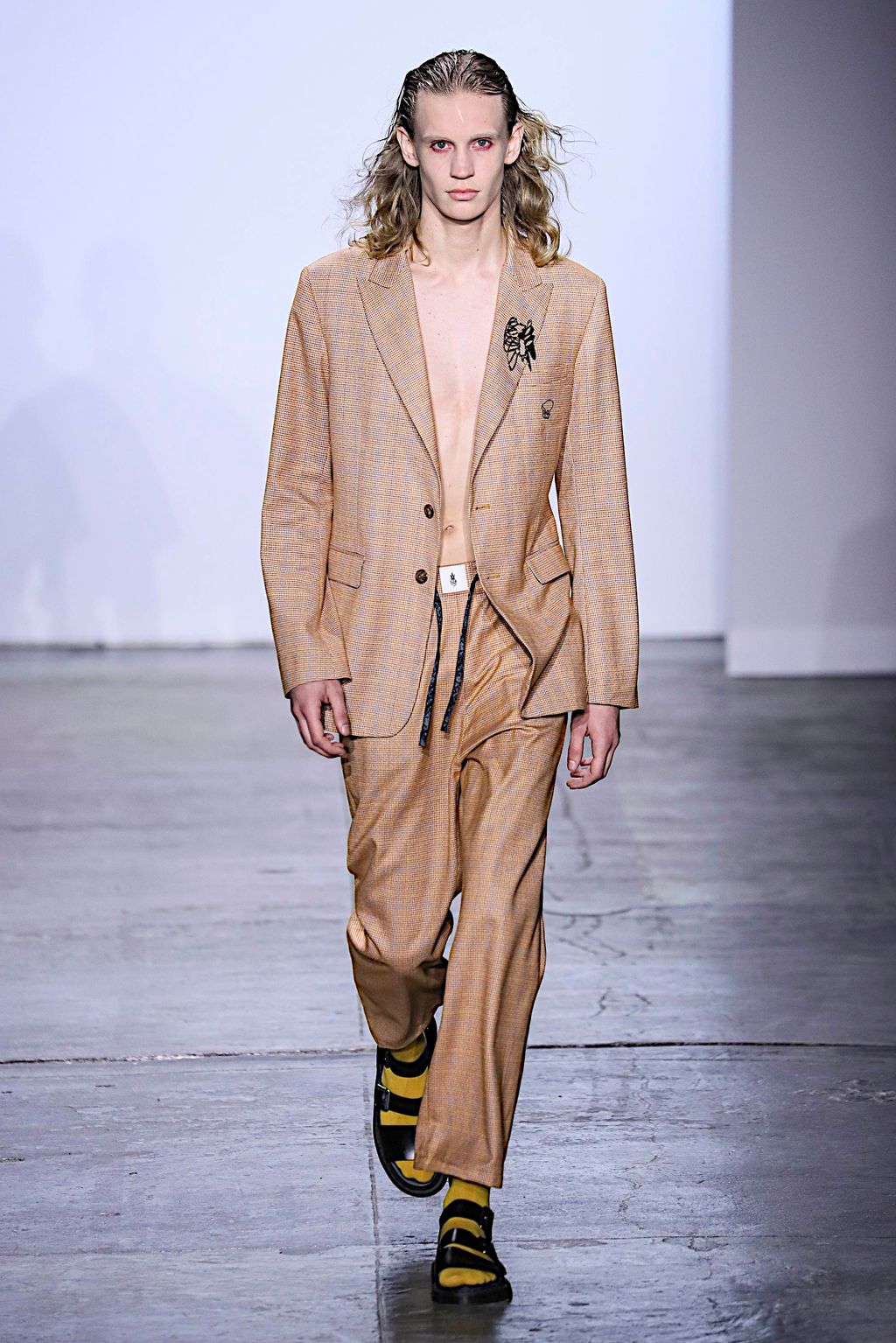 Fashion Week New York Fall/Winter 2019 look 27 from the Dirty Pineapple collection 女装