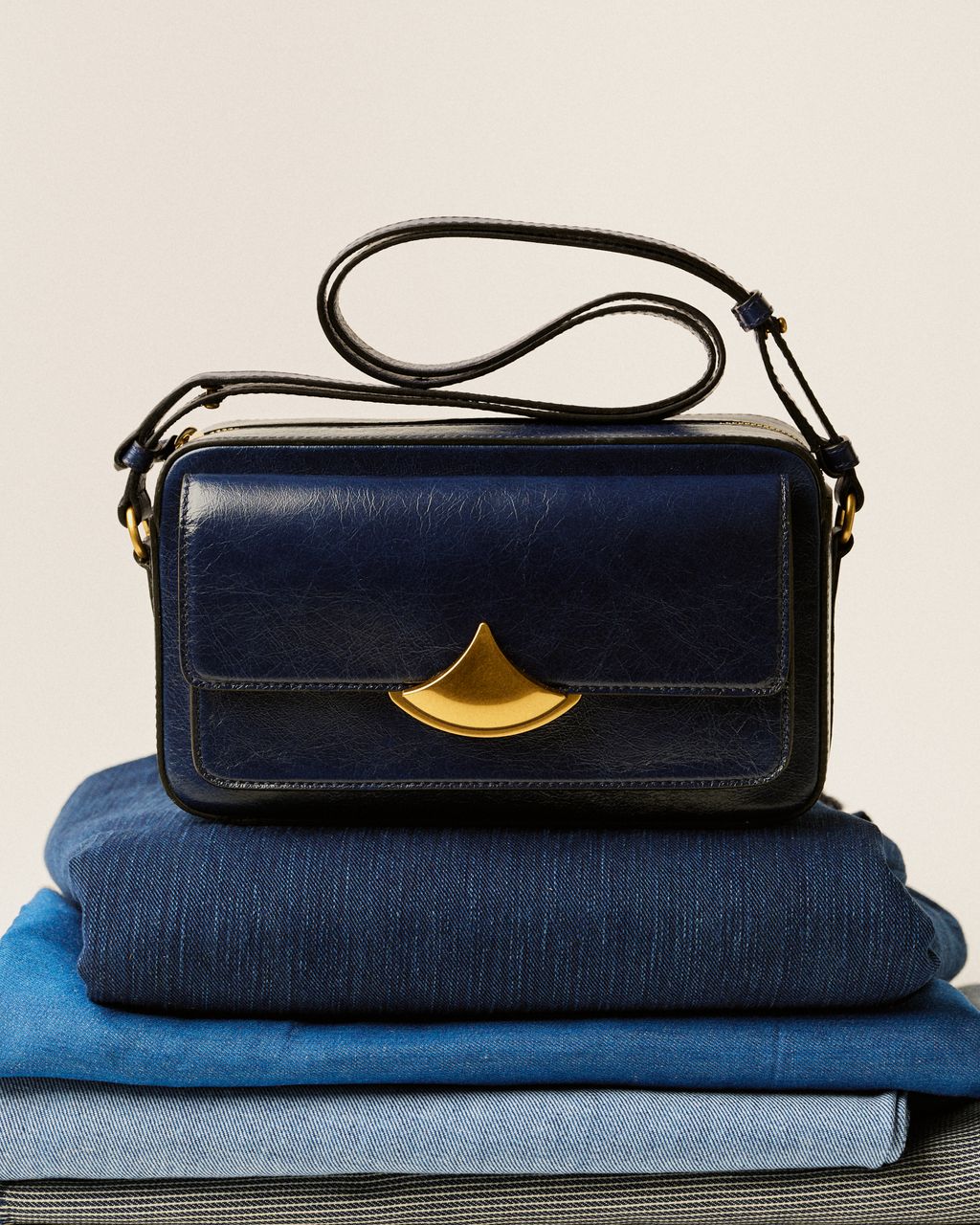 Fashion Week Paris Fall/Winter 2025 look 22 from the Sessùn collection 女装配饰