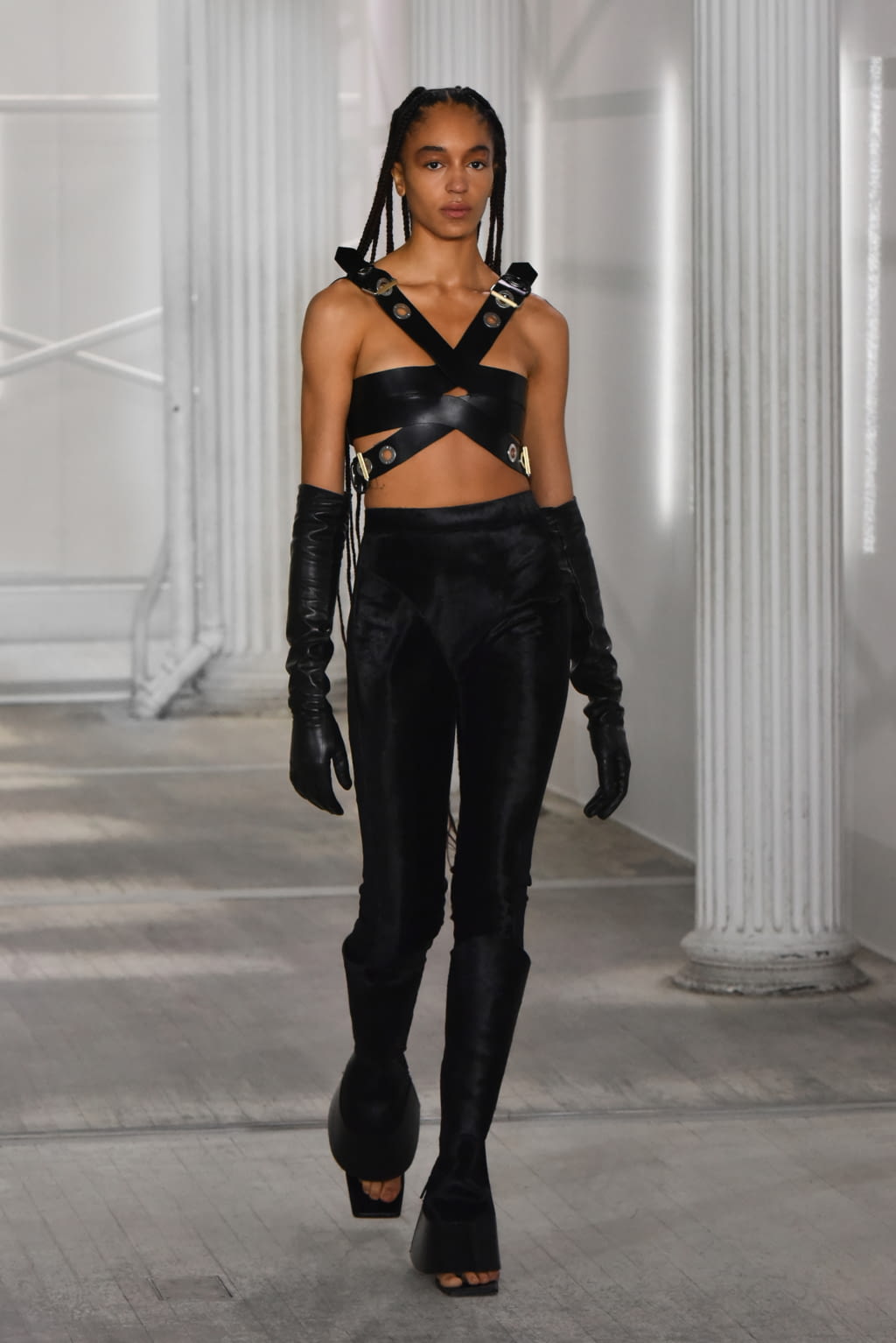 Fashion Week New York Fall/Winter 2021 look 1 de la collection Dion Lee womenswear