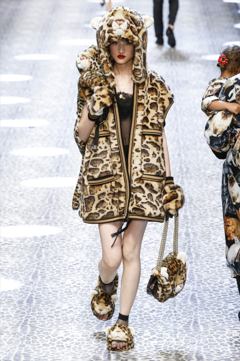 Fashion Week Milan Fall/Winter 2017 look 3 de la collection Dolce & Gabbana womenswear