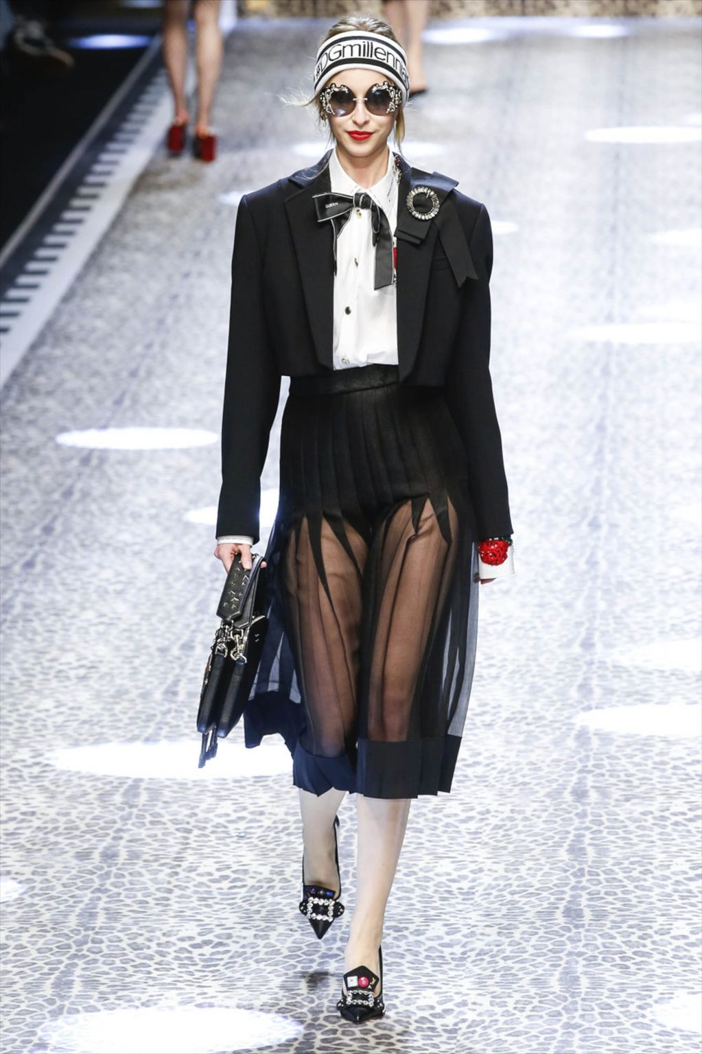 Fashion Week Milan Fall/Winter 2017 look 31 from the Dolce & Gabbana collection womenswear