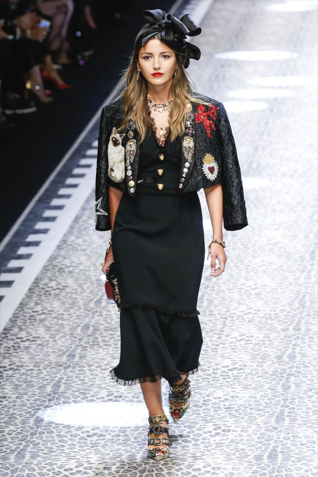 Fashion Week Milan Fall/Winter 2017 look 42 from the Dolce & Gabbana collection womenswear