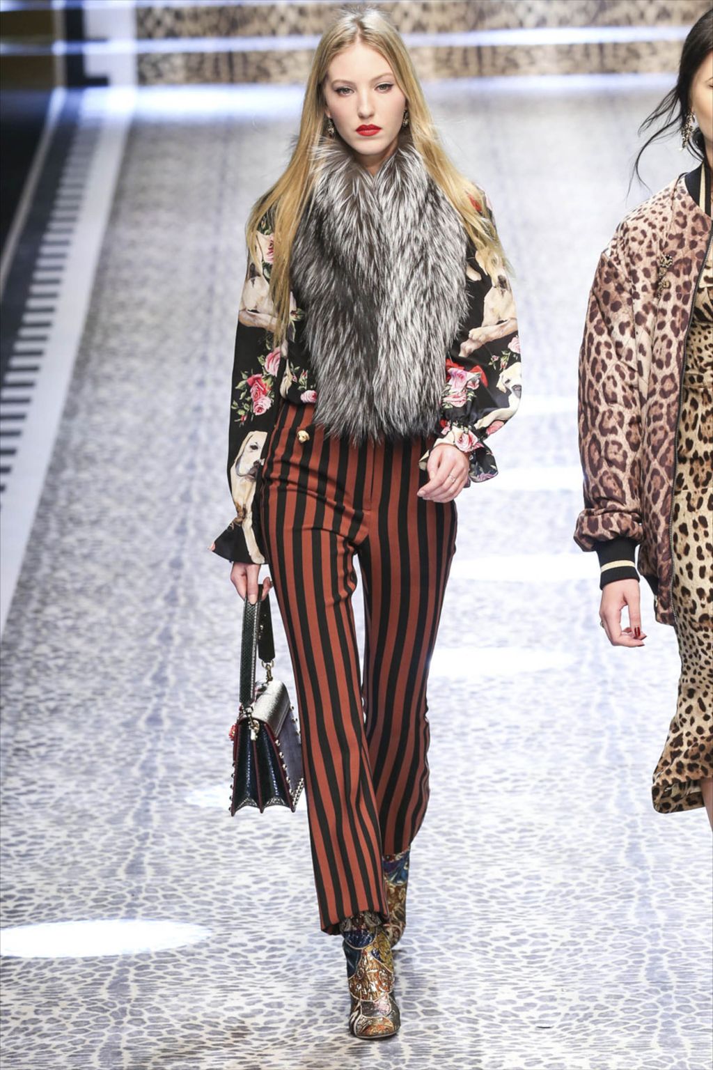 Fashion Week Milan Fall/Winter 2017 look 70 de la collection Dolce & Gabbana womenswear