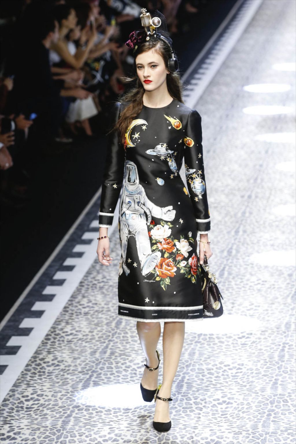 Fashion Week Milan Fall/Winter 2017 look 73 from the Dolce & Gabbana collection womenswear