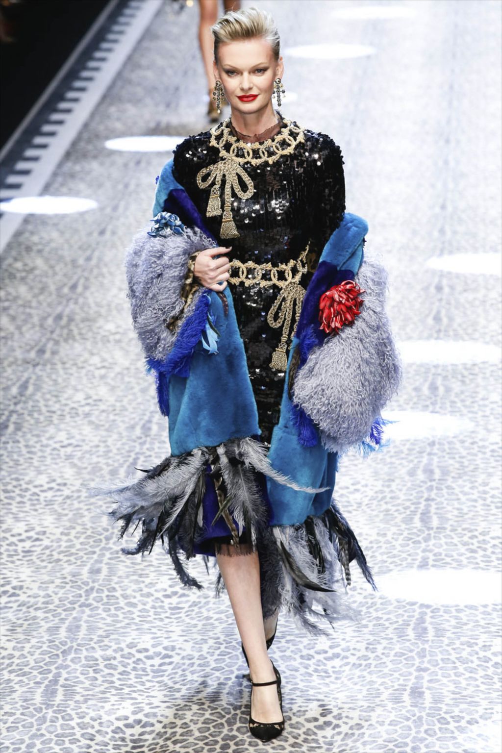 Fashion Week Milan Fall/Winter 2017 look 75 from the Dolce & Gabbana collection 女装