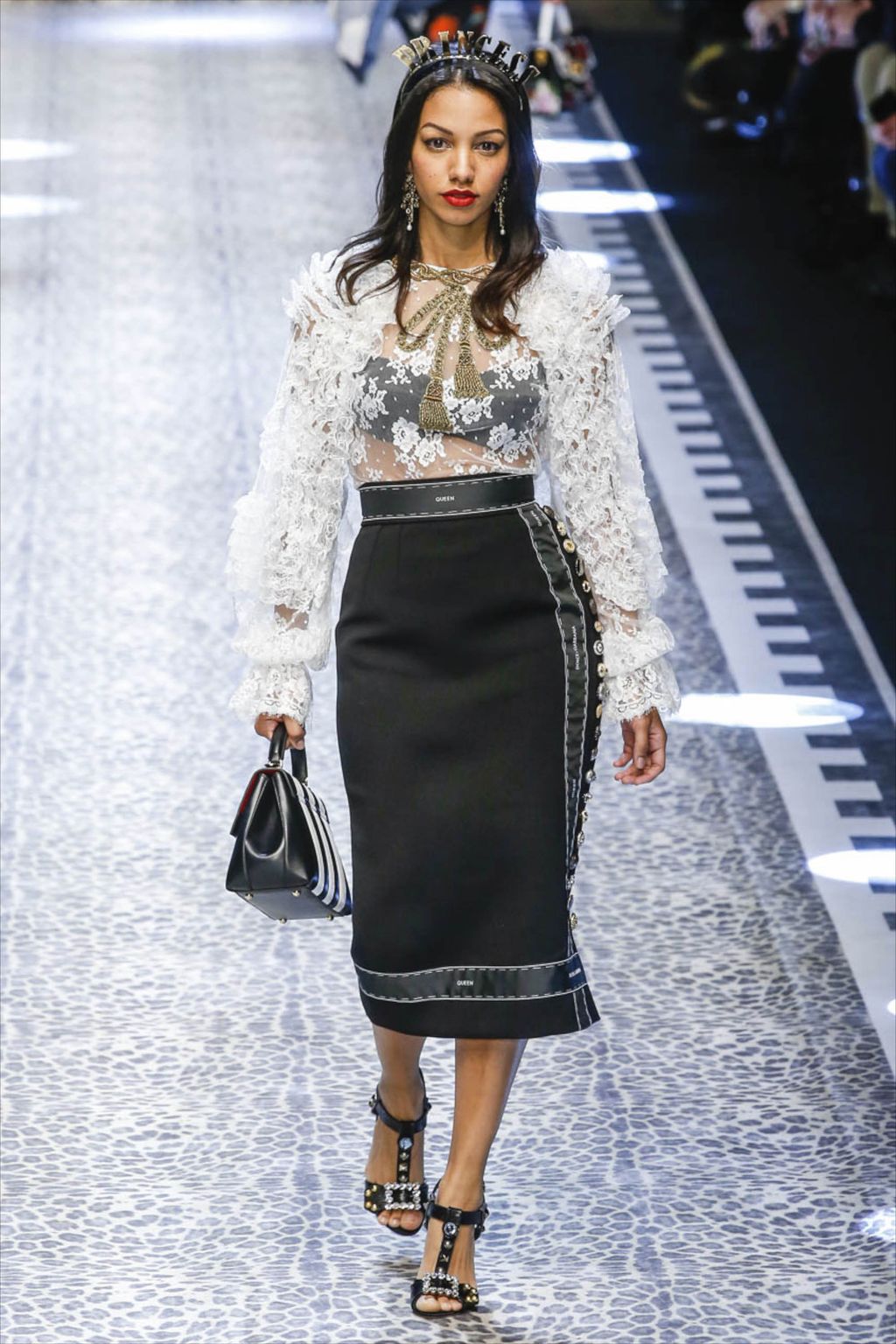 Fashion Week Milan Fall/Winter 2017 look 86 from the Dolce & Gabbana collection womenswear