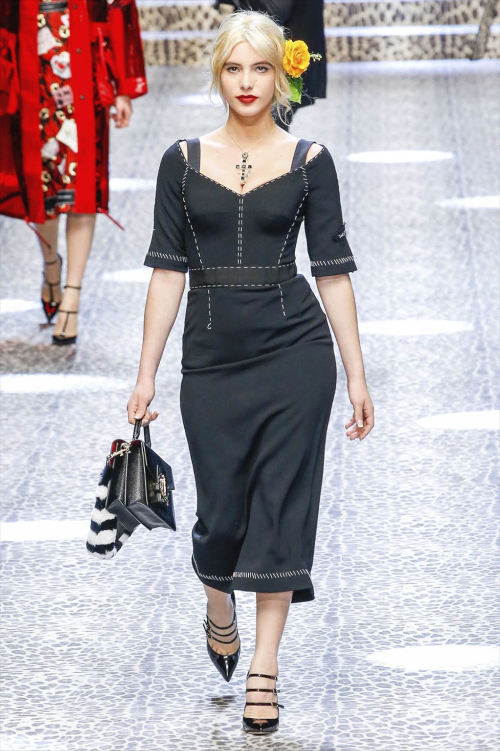 Fashion Week Milan Fall/Winter 2017 look 92 from the Dolce & Gabbana collection womenswear