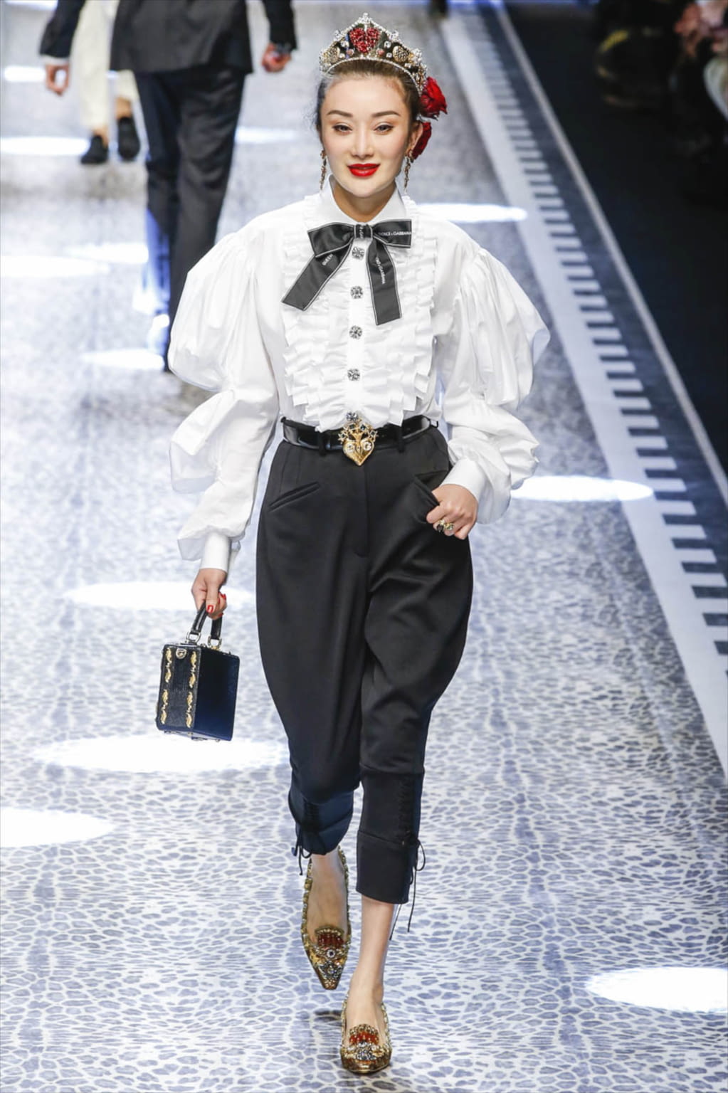 Fashion Week Milan Fall/Winter 2017 look 97 de la collection Dolce & Gabbana womenswear