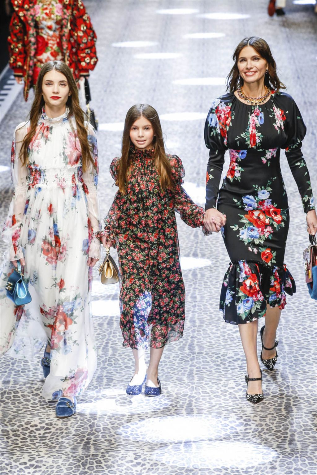 Fashion Week Milan Fall/Winter 2017 look 101 from the Dolce & Gabbana collection womenswear