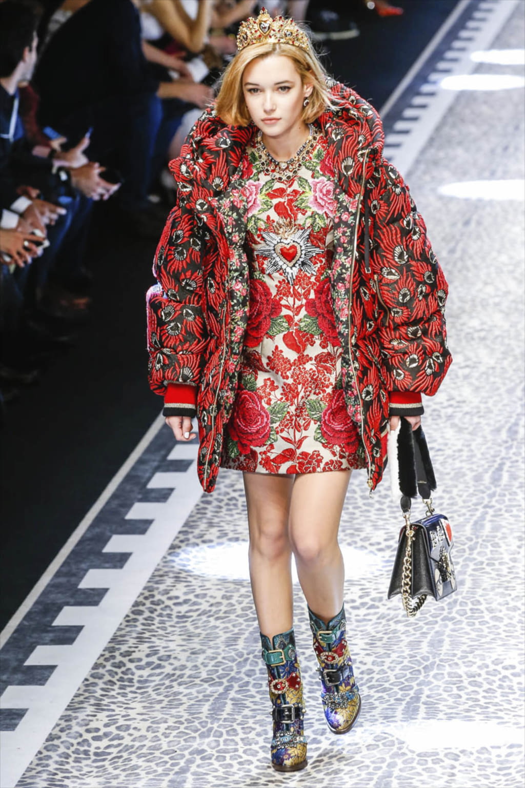 Fashion Week Milan Fall/Winter 2017 look 102 from the Dolce & Gabbana collection womenswear
