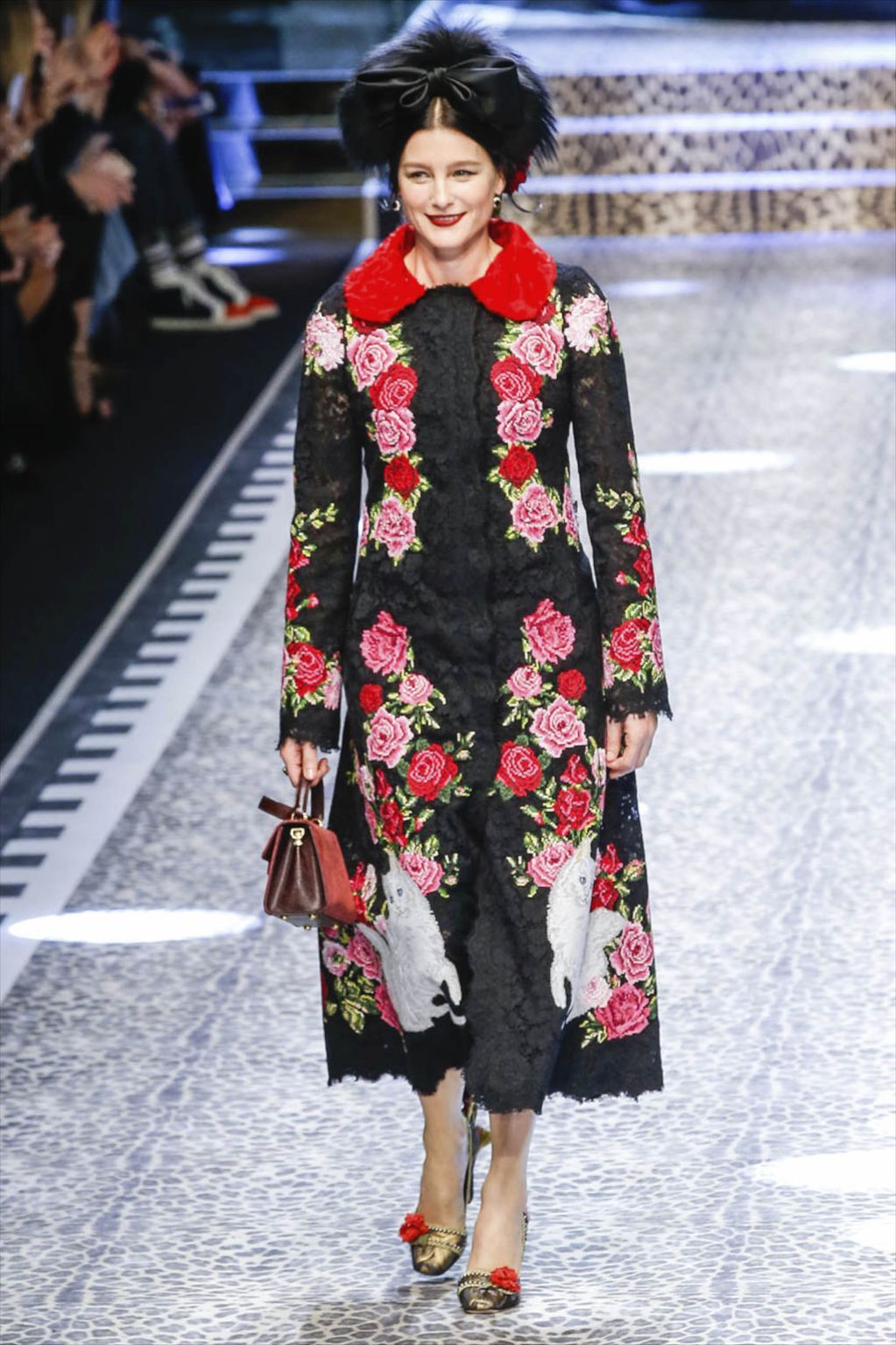 Fashion Week Milan Fall/Winter 2017 look 105 from the Dolce & Gabbana collection womenswear