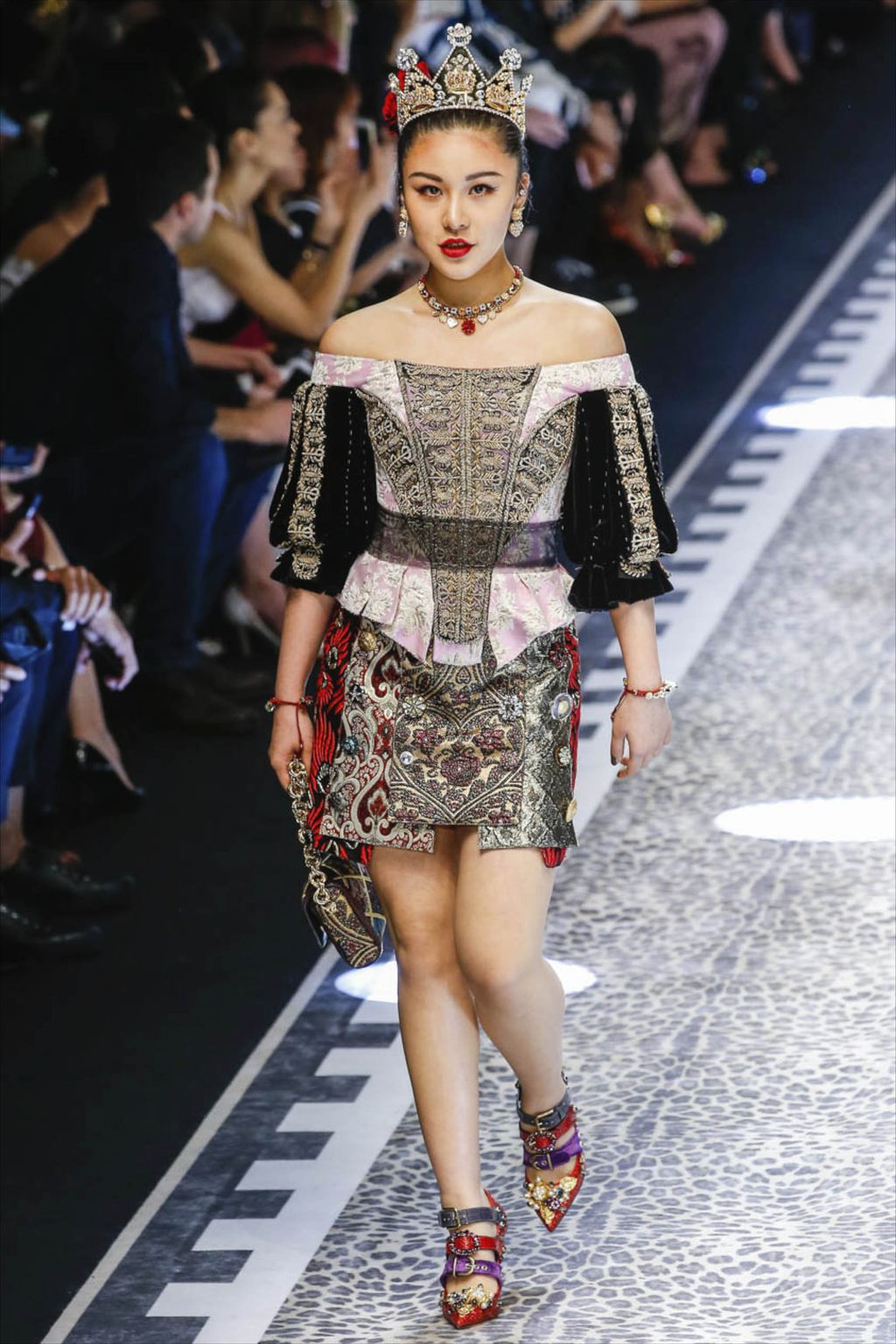 Fashion Week Milan Fall/Winter 2017 look 108 from the Dolce & Gabbana collection womenswear