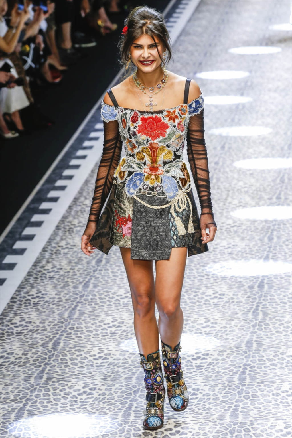 Fashion Week Milan Fall/Winter 2017 look 114 de la collection Dolce & Gabbana womenswear