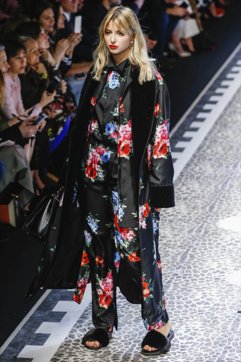 Fashion Week Milan Fall/Winter 2017 look 116 de la collection Dolce & Gabbana womenswear
