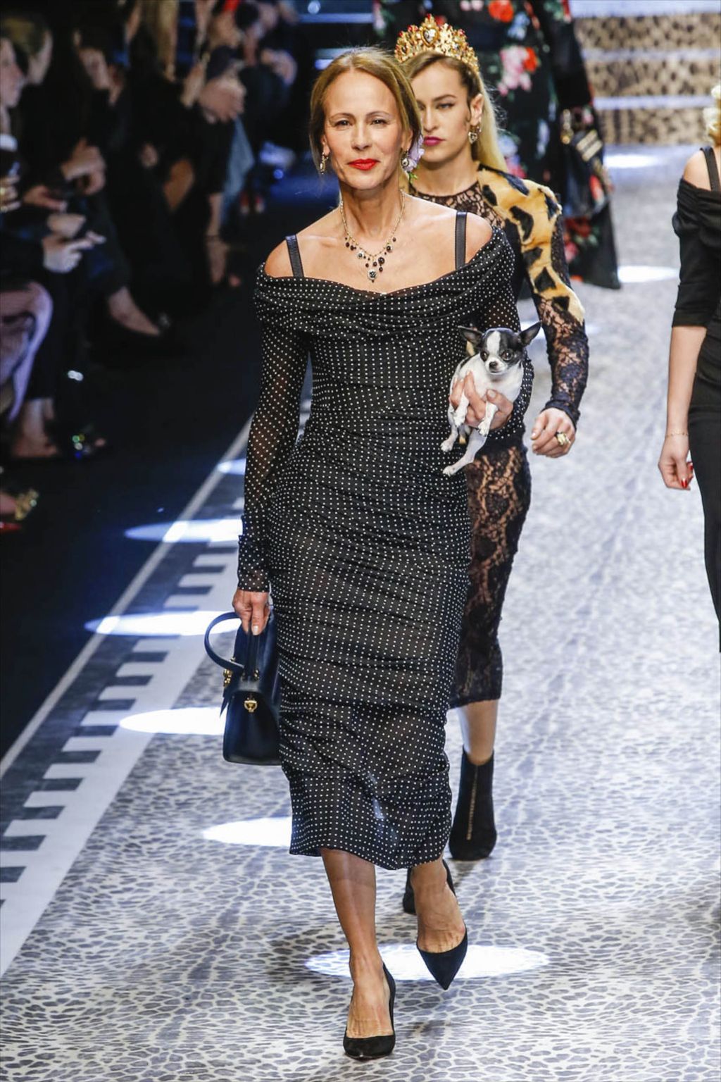 Fashion Week Milan Fall/Winter 2017 look 120 from the Dolce & Gabbana collection womenswear