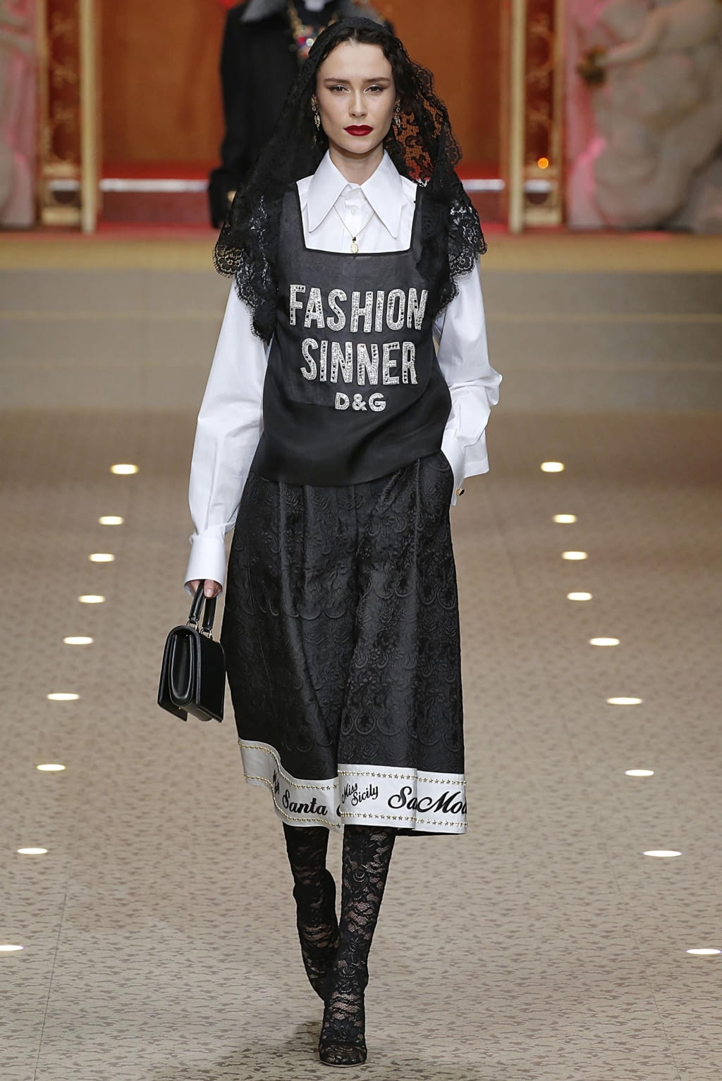 Fashion Week Milan Fall/Winter 2018 look 1 from the Dolce & Gabbana collection womenswear