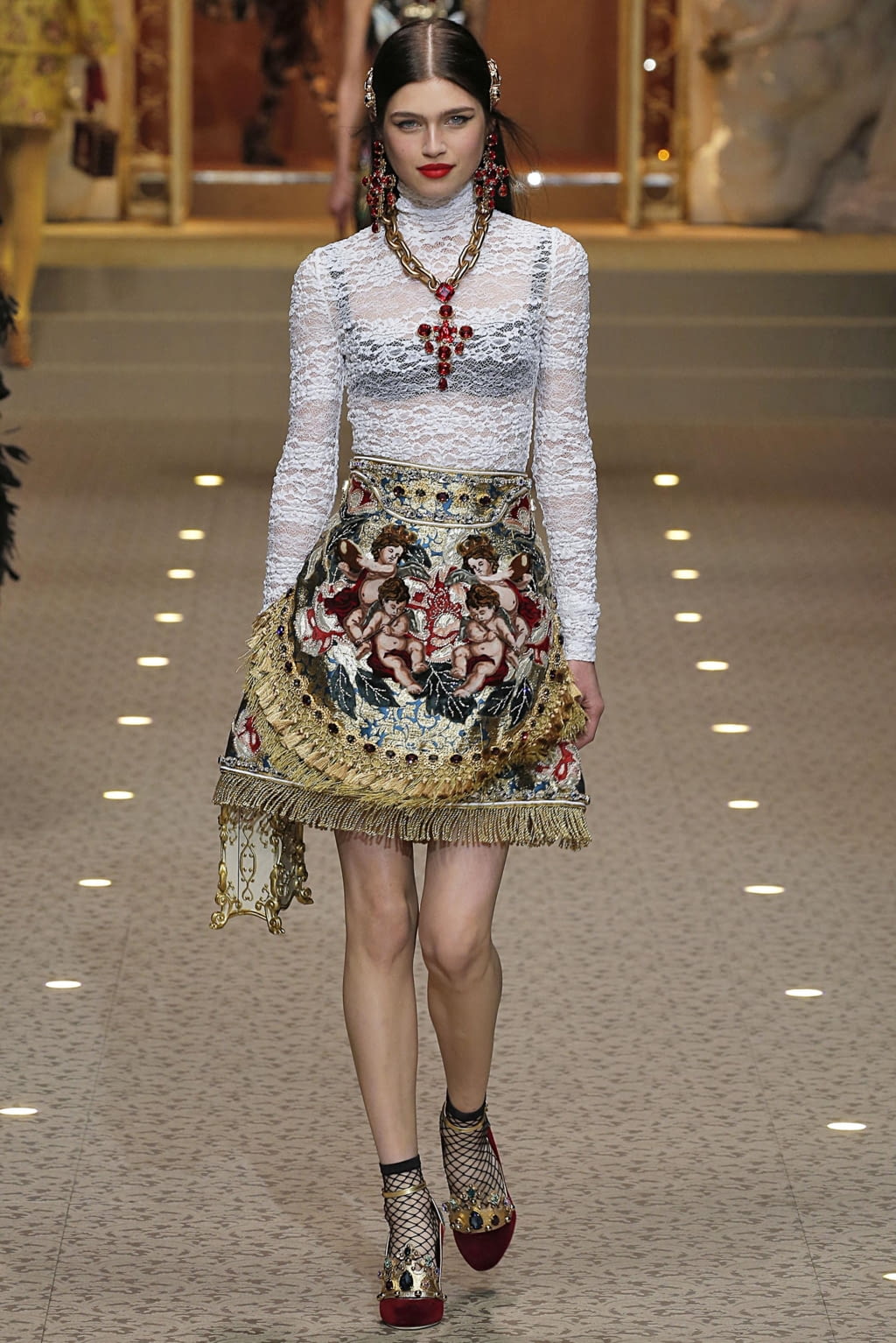 Fashion Week Milan Fall/Winter 2018 look 77 from the Dolce & Gabbana collection 女装