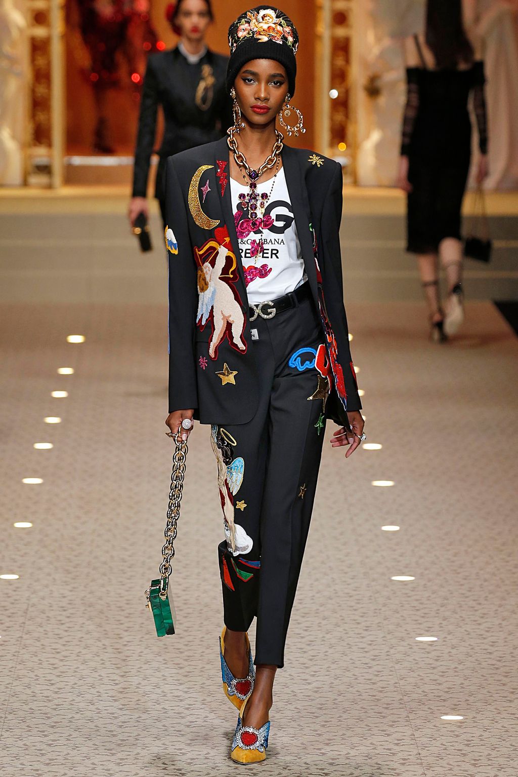Fashion Week Milan Fall/Winter 2018 look 101 from the Dolce & Gabbana collection 女装