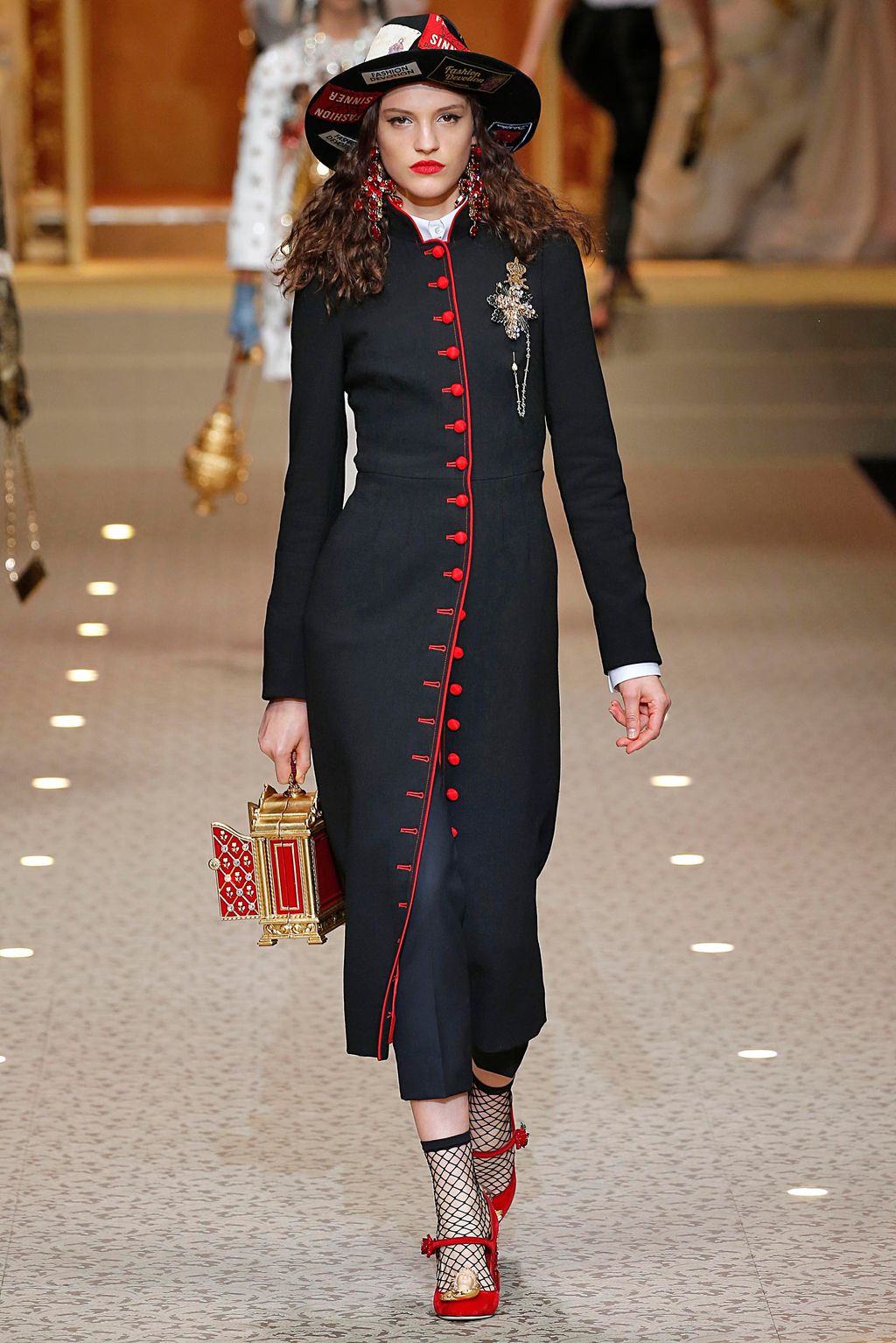 Fashion Week Milan Fall/Winter 2018 look 108 from the Dolce & Gabbana collection 女装