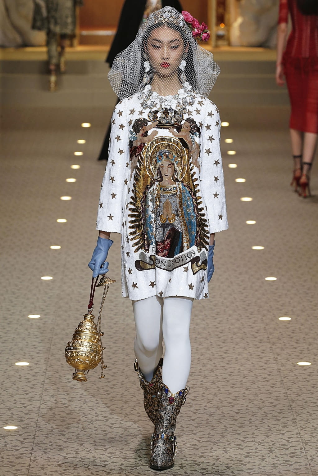 Fashion Week Milan Fall/Winter 2018 look 109 from the Dolce & Gabbana collection womenswear