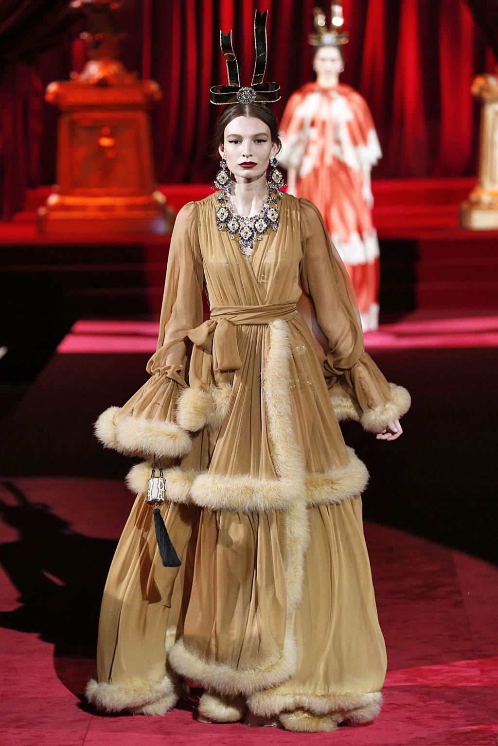 Fashion Week Milan Fall/Winter 2019 look 15 de la collection Dolce & Gabbana womenswear