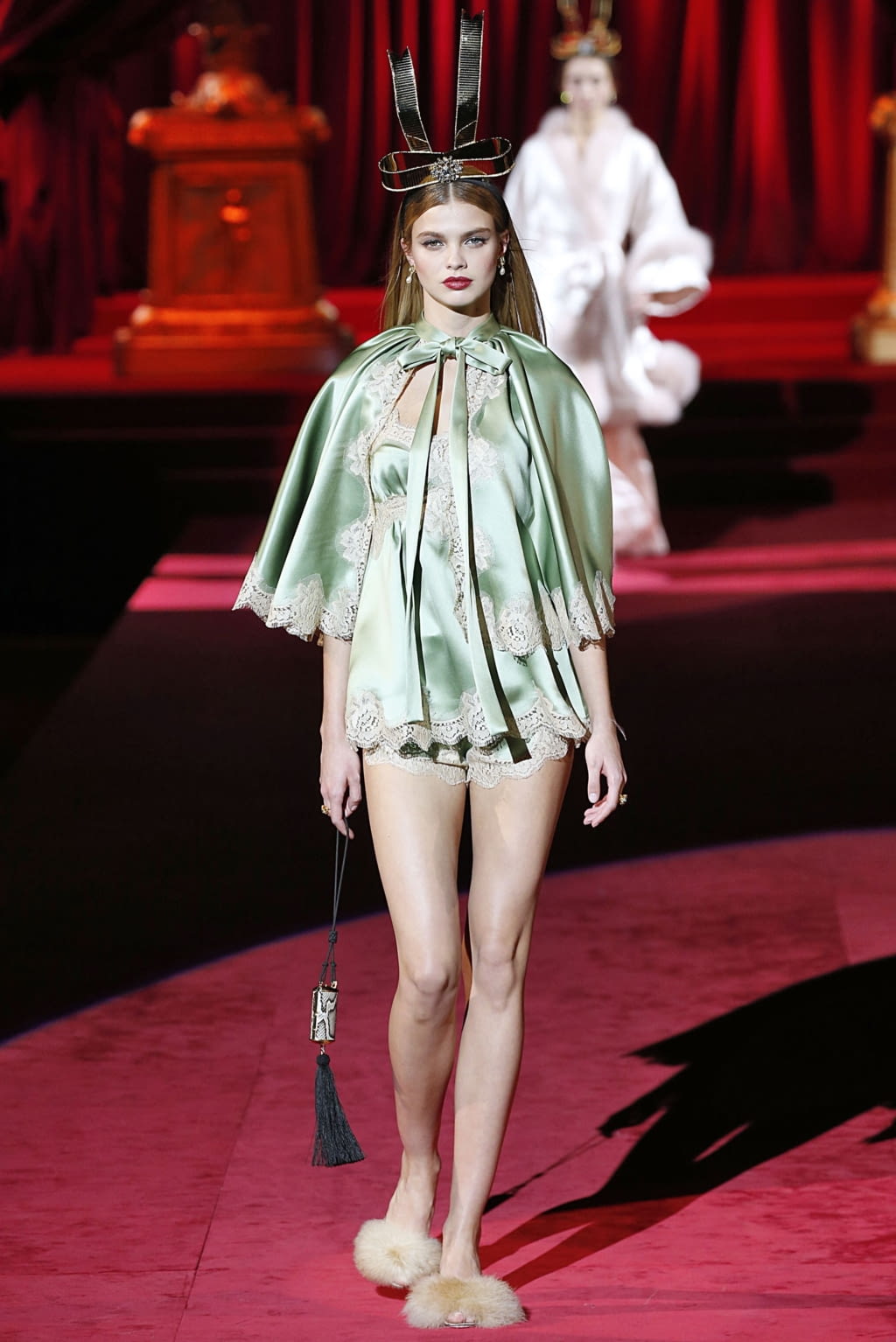 Fashion Week Milan Fall/Winter 2019 look 19 from the Dolce & Gabbana collection 女装