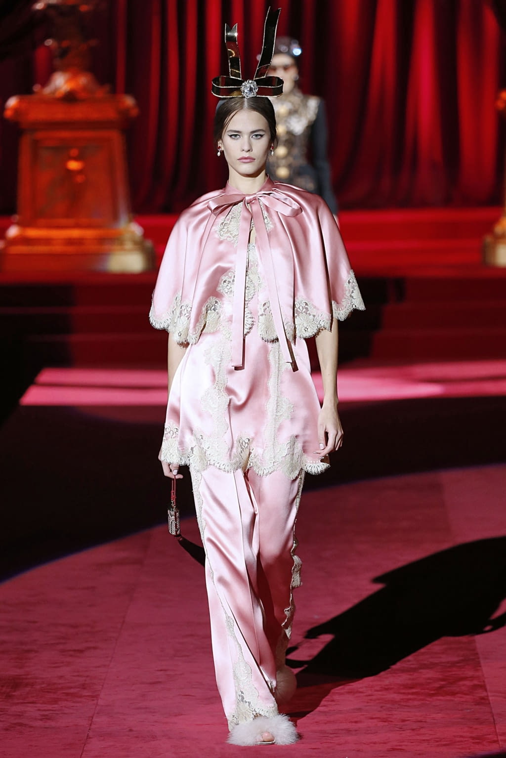 Fashion Week Milan Fall/Winter 2019 look 22 de la collection Dolce & Gabbana womenswear