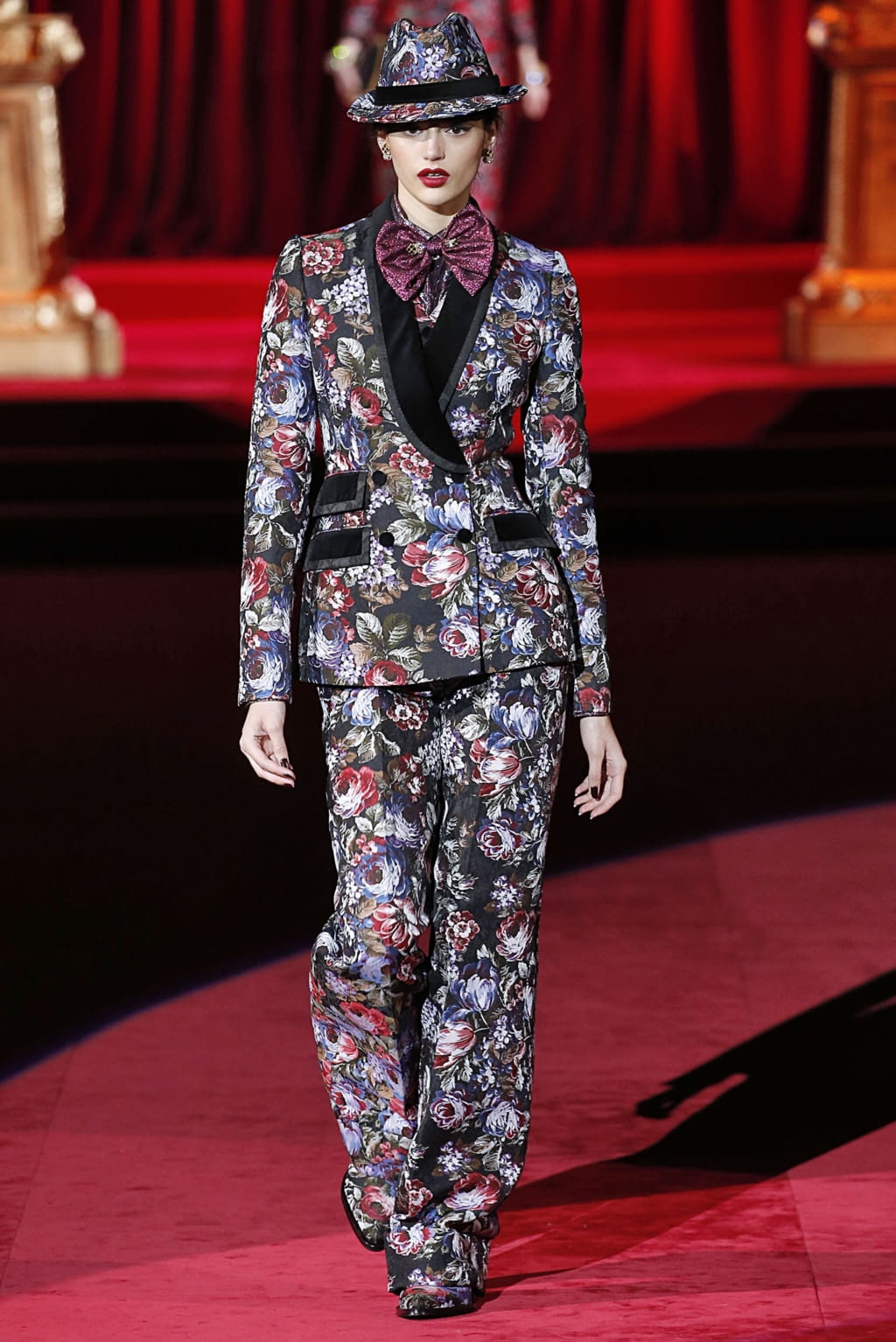 Fashion Week Milan Fall/Winter 2019 look 94 from the Dolce & Gabbana collection 女装
