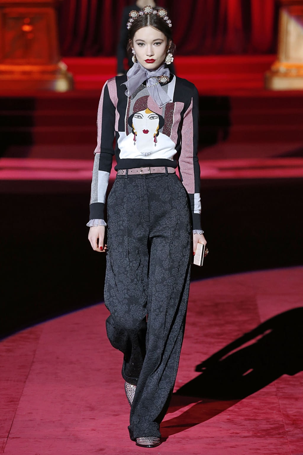 Fashion Week Milan Fall/Winter 2019 look 123 from the Dolce & Gabbana collection 女装