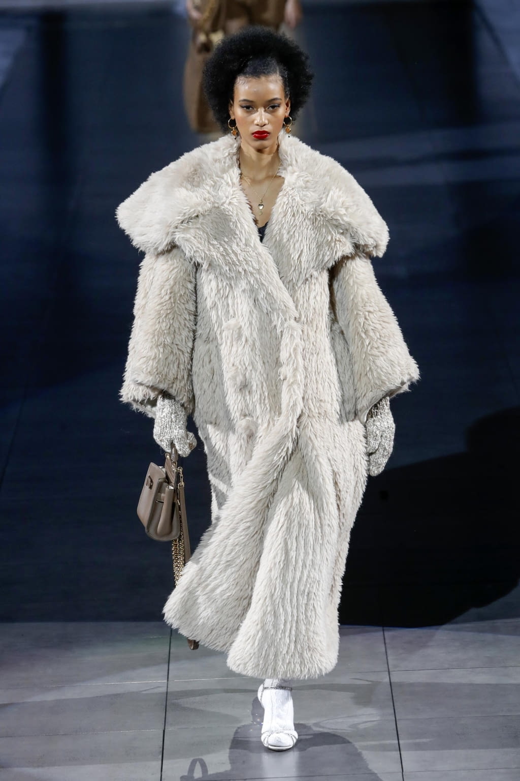 Fashion Week Milan Fall/Winter 2020 look 105 from the Dolce & Gabbana collection womenswear
