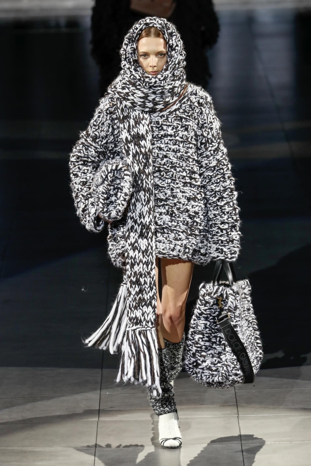 Fashion Week Milan Fall/Winter 2020 look 120 de la collection Dolce & Gabbana womenswear