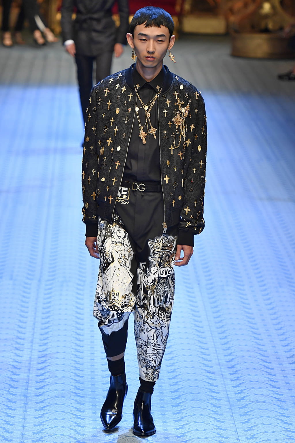 Fashion Week Milan Spring/Summer 2019 look 16 from the Dolce & Gabbana collection menswear