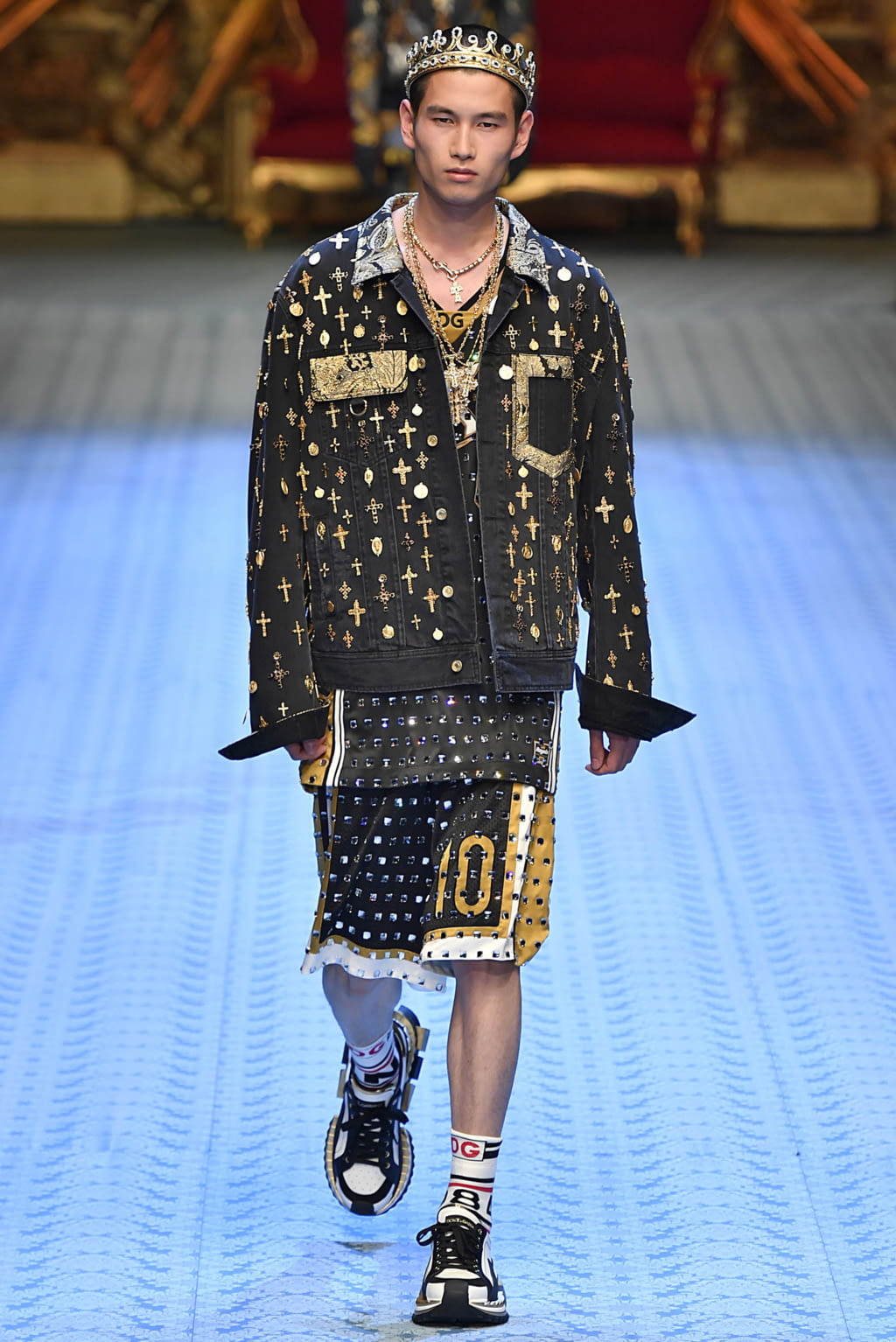 Fashion Week Milan Spring/Summer 2019 look 34 from the Dolce & Gabbana collection menswear