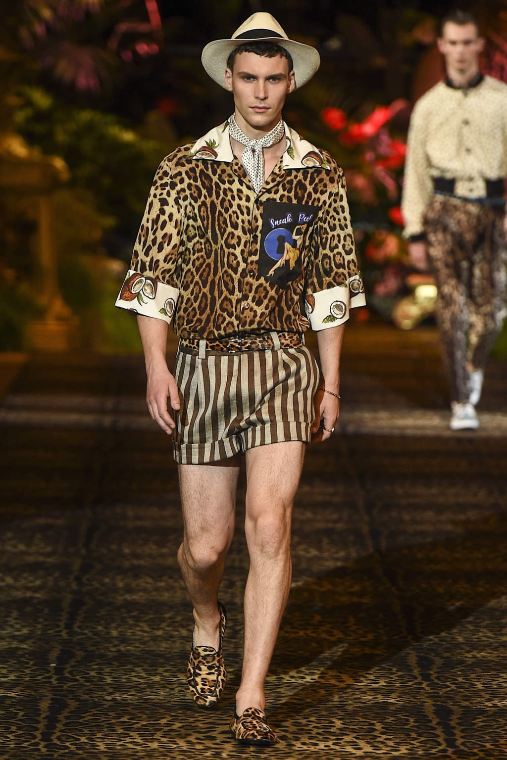 Fashion Week Milan Spring/Summer 2020 look 21 from the Dolce & Gabbana collection menswear