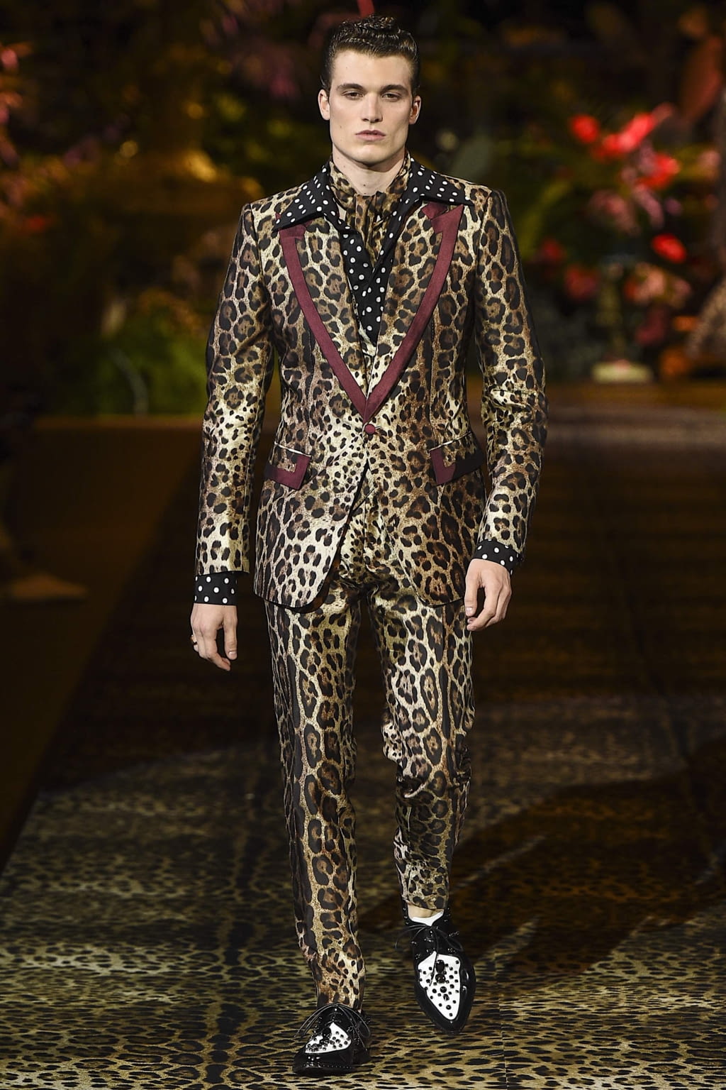 Fashion Week Milan Spring/Summer 2020 look 24 from the Dolce & Gabbana collection menswear