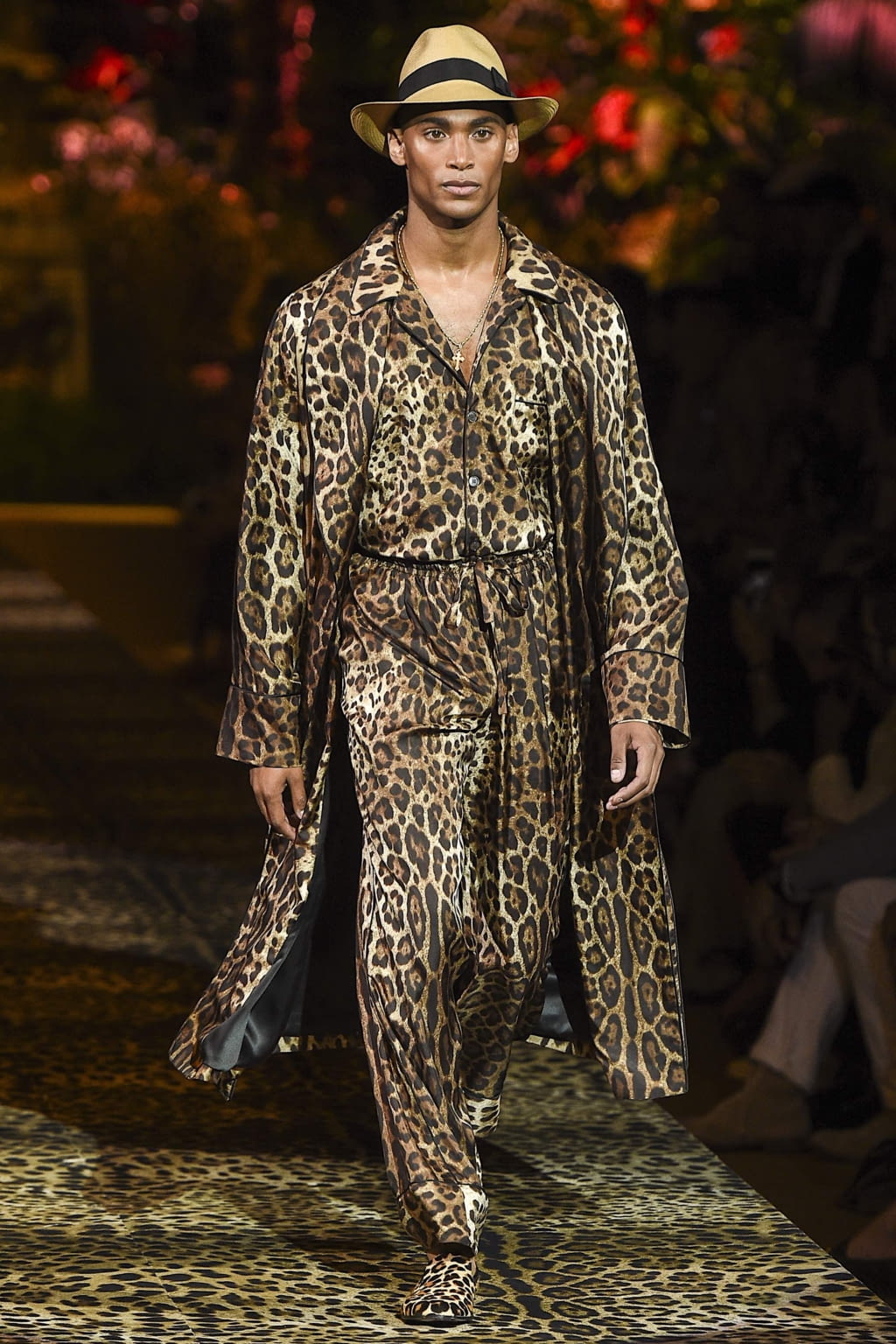 Fashion Week Milan Spring/Summer 2020 look 25 from the Dolce & Gabbana collection menswear