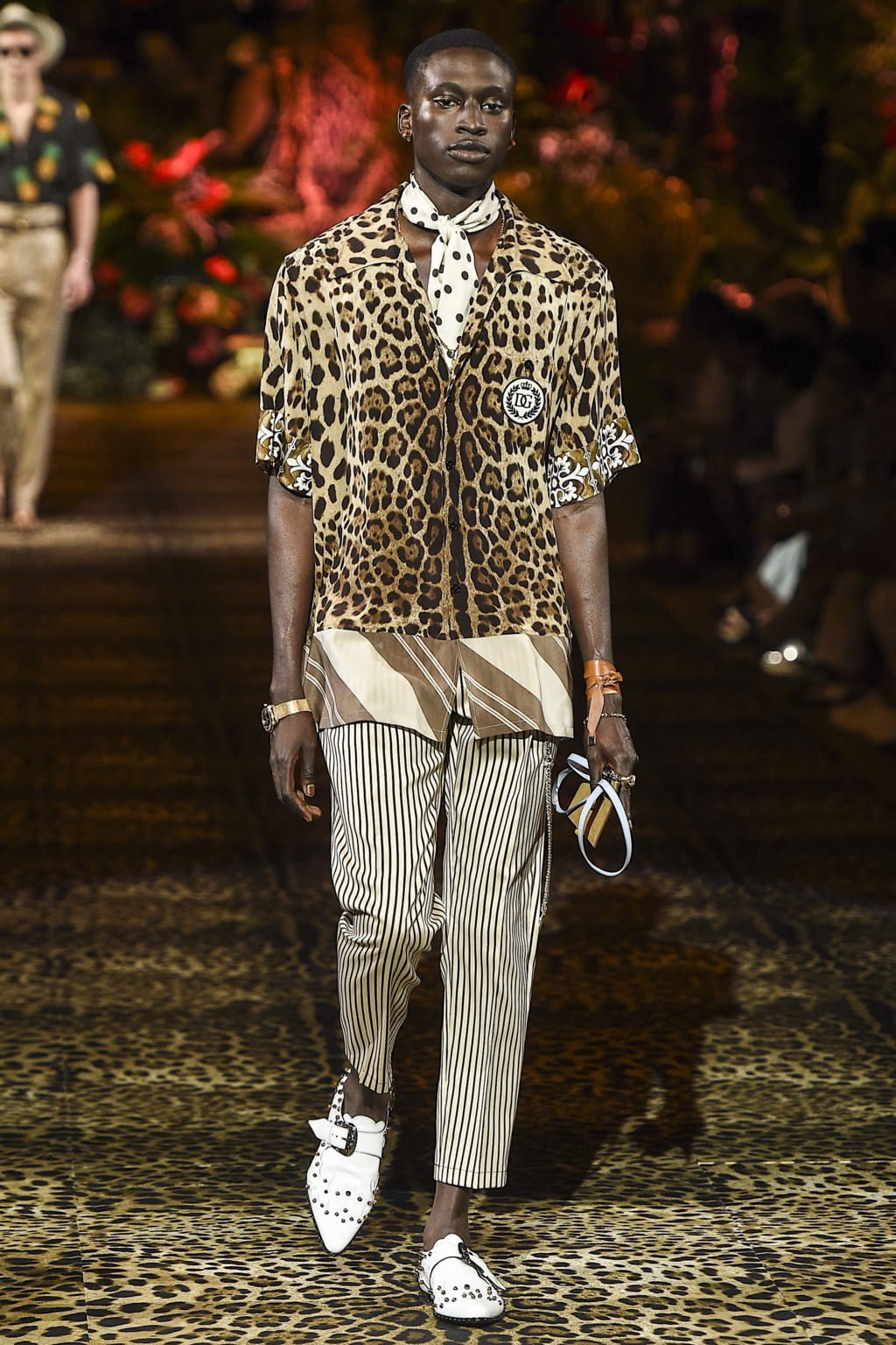 Fashion Week Milan Spring/Summer 2020 look 32 from the Dolce & Gabbana collection menswear