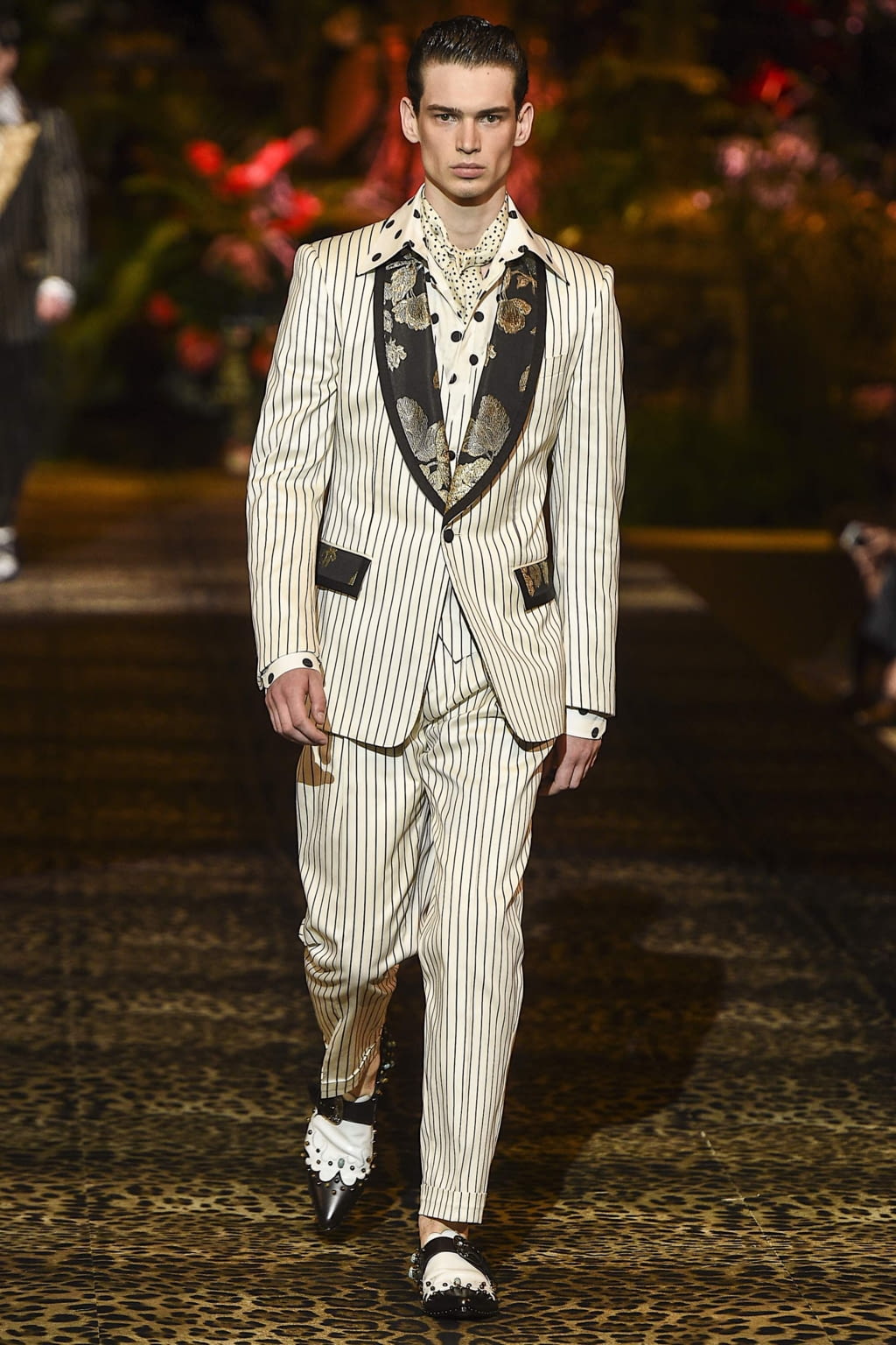 Fashion Week Milan Spring/Summer 2020 look 38 from the Dolce & Gabbana collection menswear