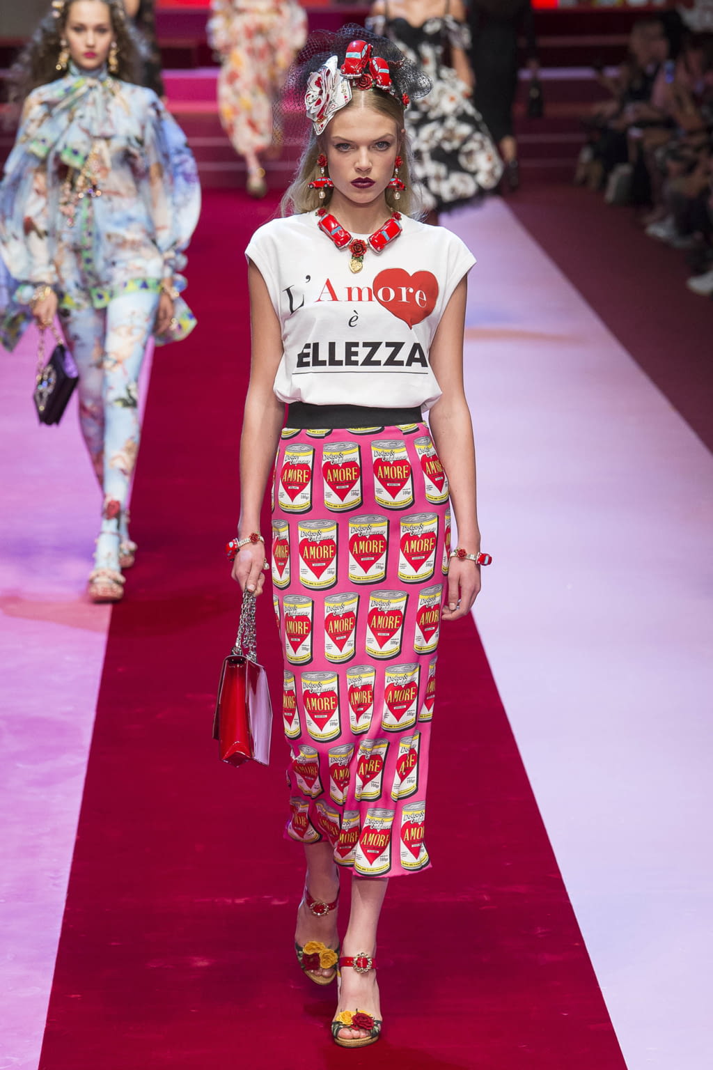 Fashion Week Milan Spring/Summer 2018 look 14 from the Dolce & Gabbana collection womenswear