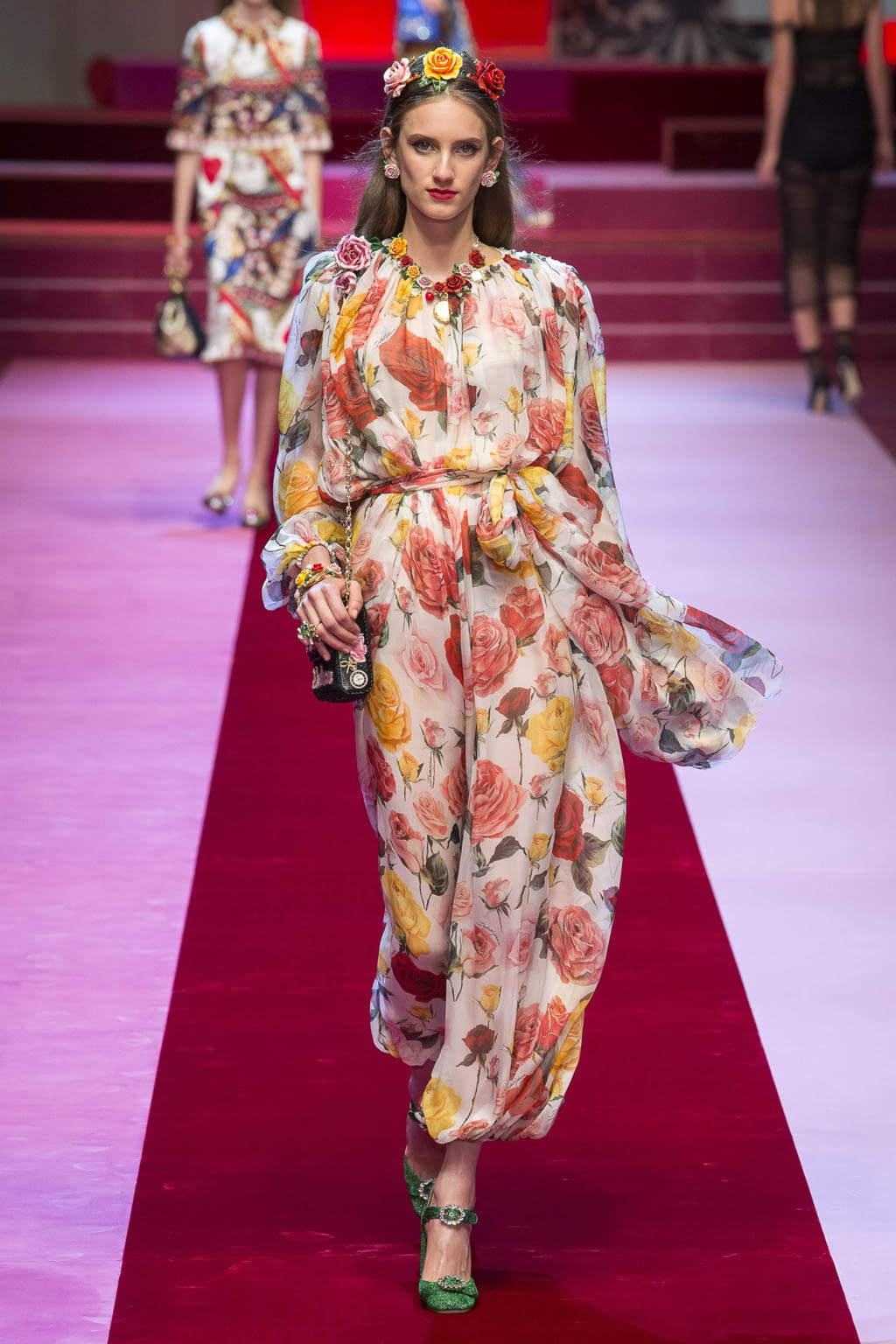 Fashion Week Milan Spring/Summer 2018 look 17 from the Dolce & Gabbana collection womenswear