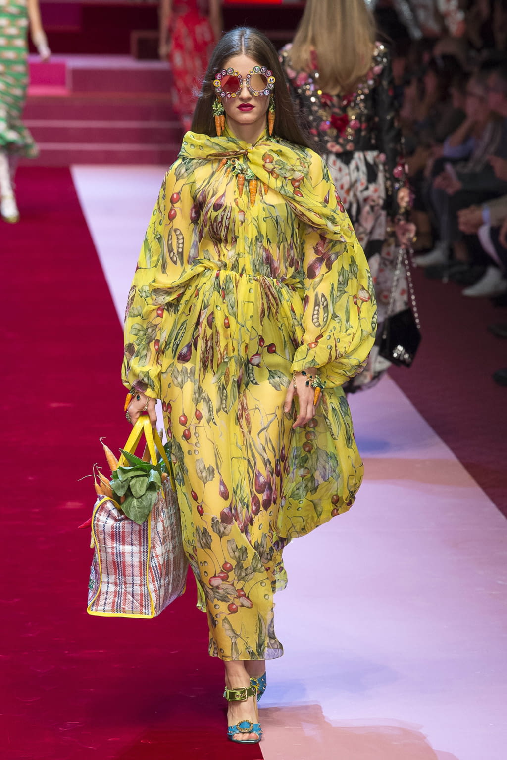 Fashion Week Milan Spring/Summer 2018 look 37 from the Dolce & Gabbana collection womenswear