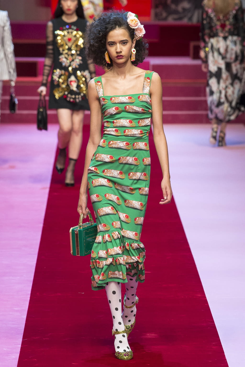 Fashion Week Milan Spring/Summer 2018 look 38 from the Dolce & Gabbana collection 女装