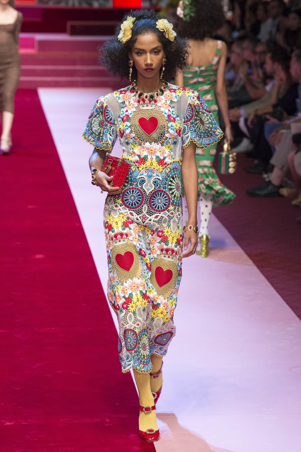 Fashion Week Milan Spring/Summer 2018 look 40 from the Dolce & Gabbana collection womenswear