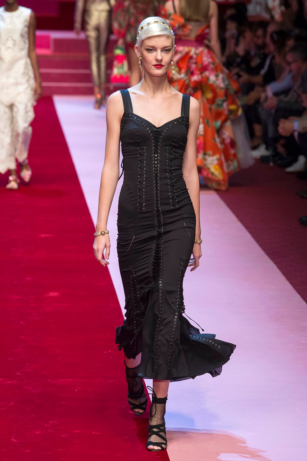 Fashion Week Milan Spring/Summer 2018 look 52 from the Dolce & Gabbana collection womenswear