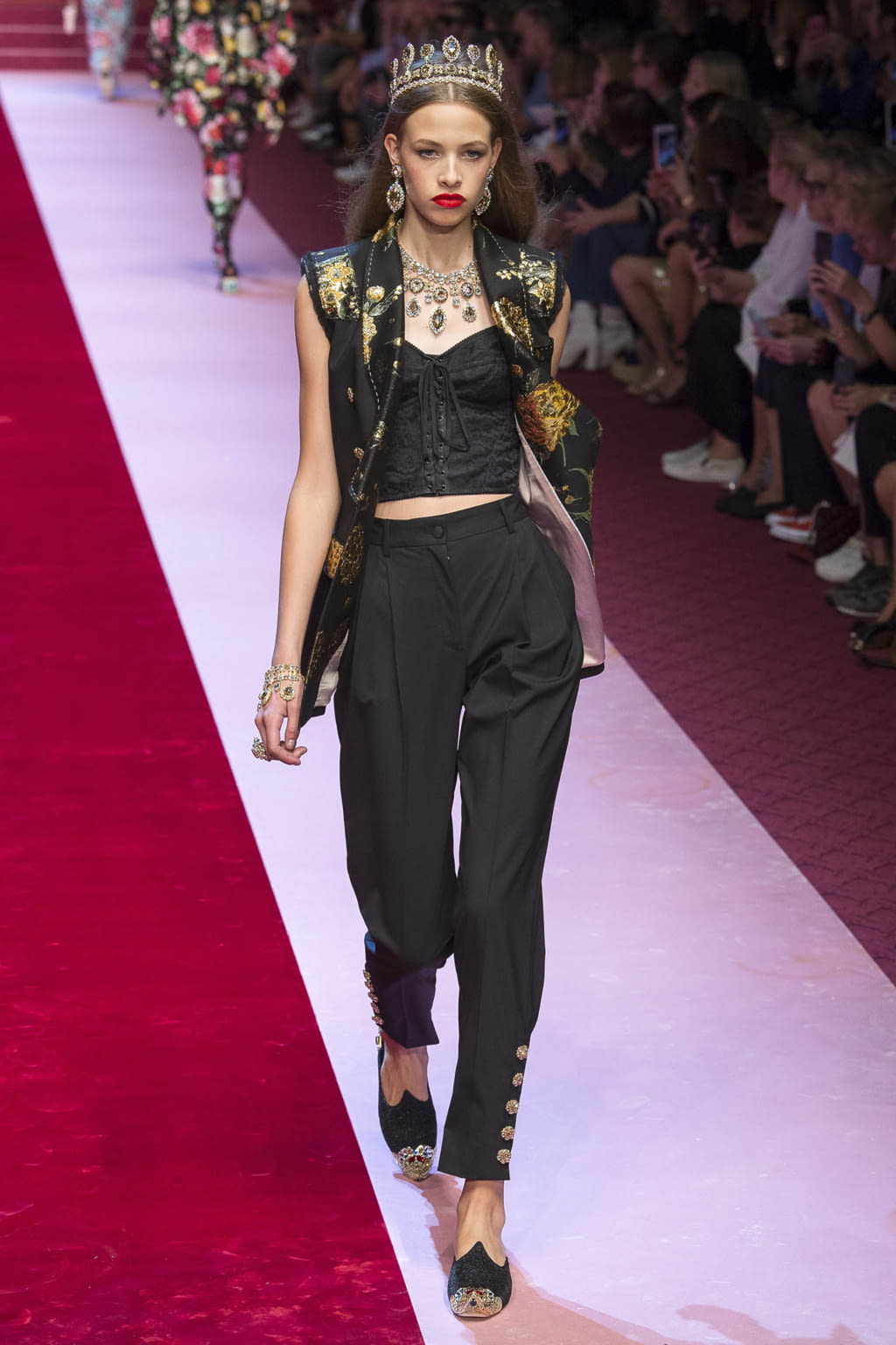 Fashion Week Milan Spring/Summer 2018 look 70 from the Dolce & Gabbana collection womenswear