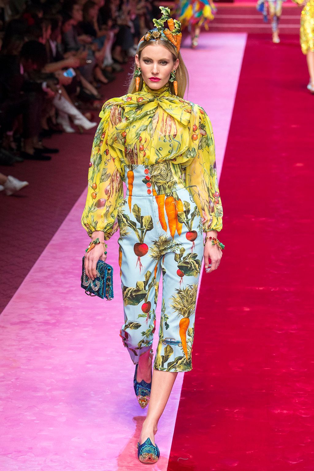 Fashion Week Milan Spring/Summer 2018 look 99 from the Dolce & Gabbana collection womenswear