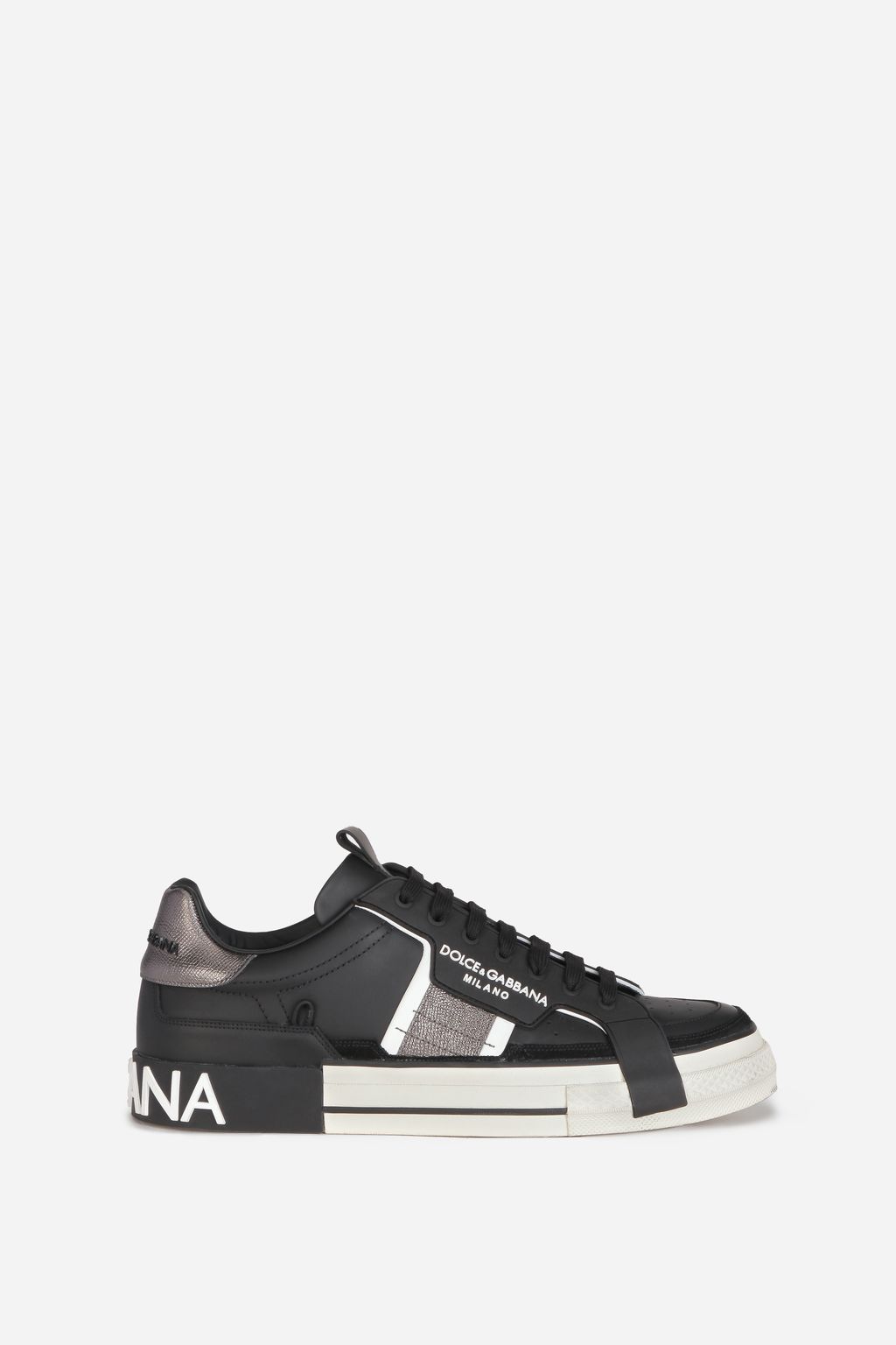 Fashion Week Milan Spring/Summer 2021 look 17 from the Dolce & Gabbana collection 男装配饰