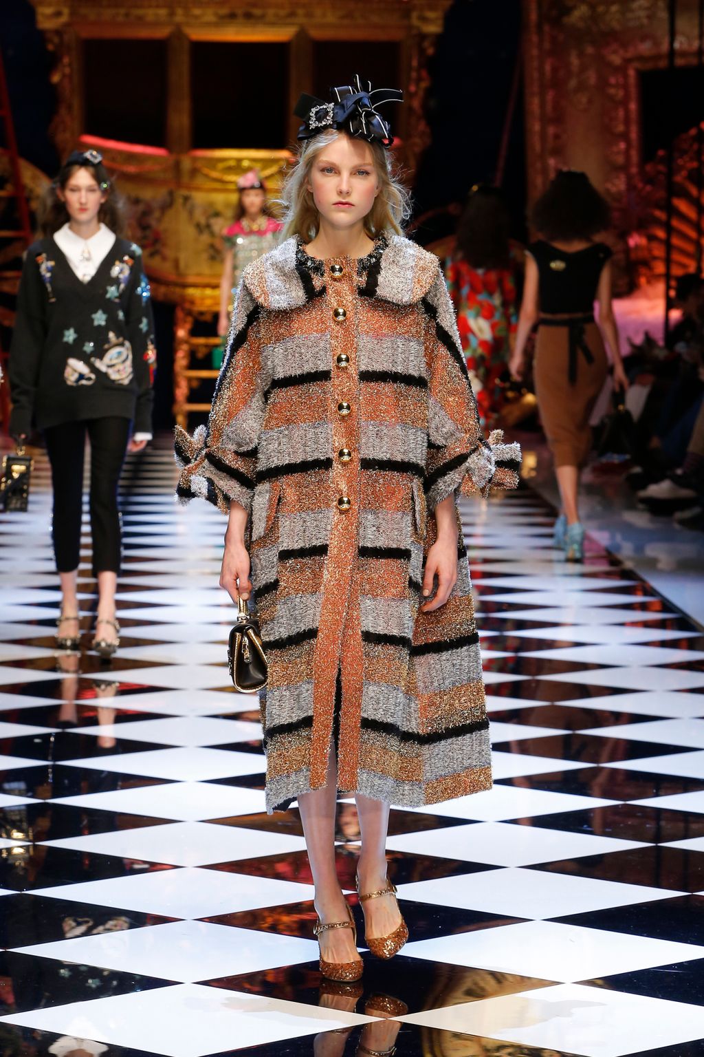 Fashion Week Milan Fall/Winter 2016 look 11 de la collection Dolce & Gabbana womenswear