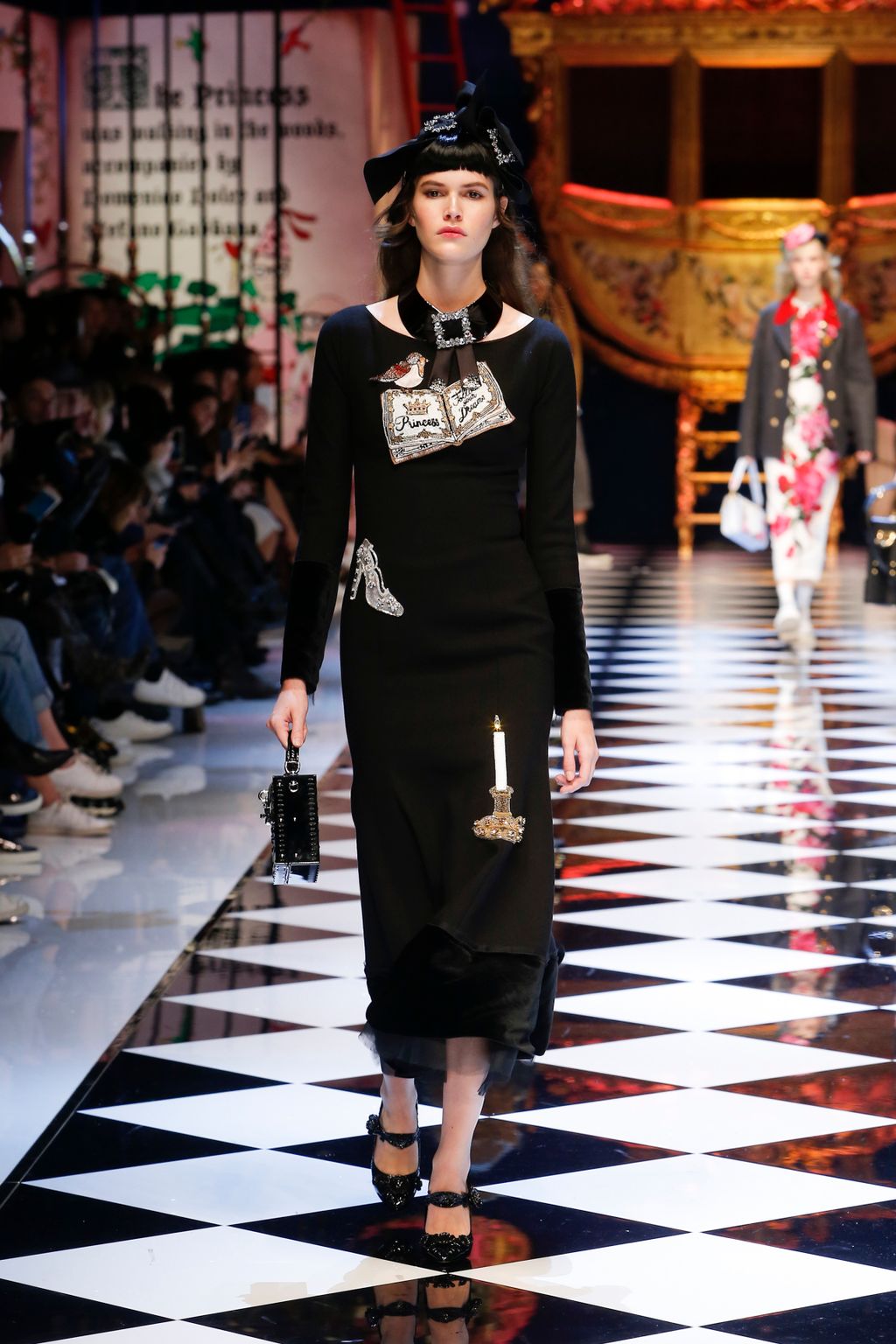 Fashion Week Milan Fall/Winter 2016 look 15 from the Dolce & Gabbana collection 女装